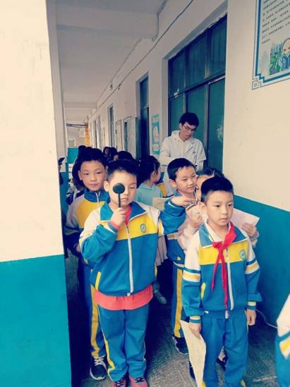 塘渡口镇第一完全小学  爱眼护眼，走进校园