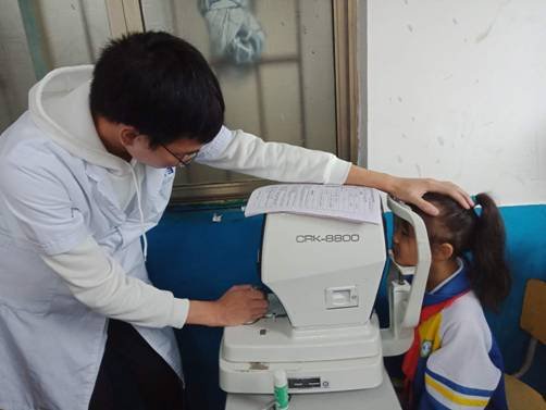 塘渡口镇第一完全小学  爱眼护眼，走进校园