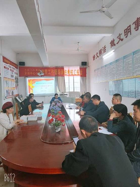 中共水西门龙田中间小学党支部组织开展“学习张桂梅同道先辈事迹”主题党日运动