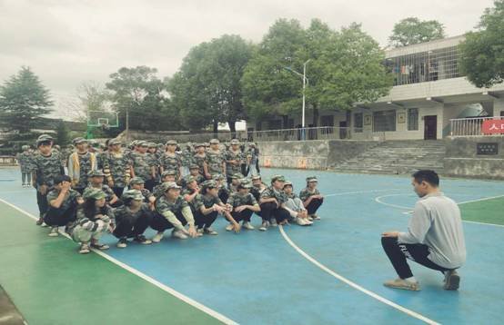 梽木山中学初一门生军训圆满结束