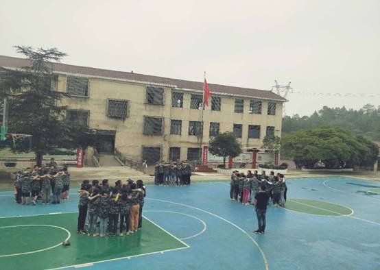 梽木山中学初一门生军训圆满结束