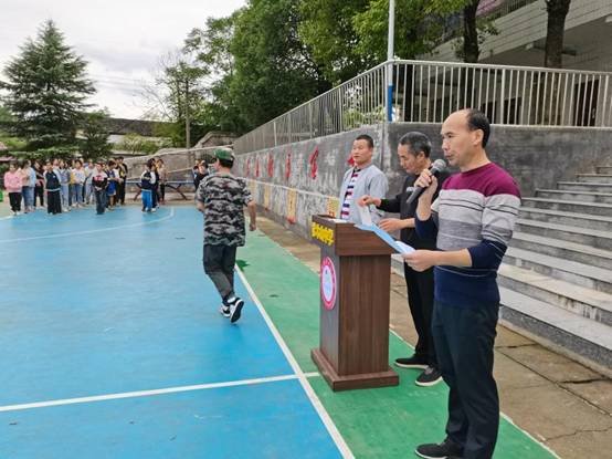 梽木山中学初一门生军训圆满结束