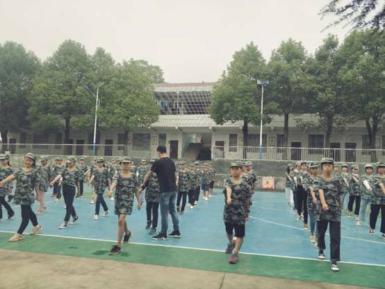 梽木山中学初一门生军训圆满结束