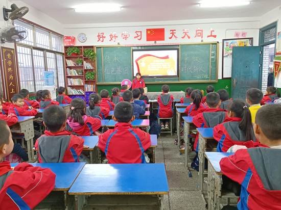 武冈市红星小学开展“传承红色基因，争做时代新人”主题班队运动