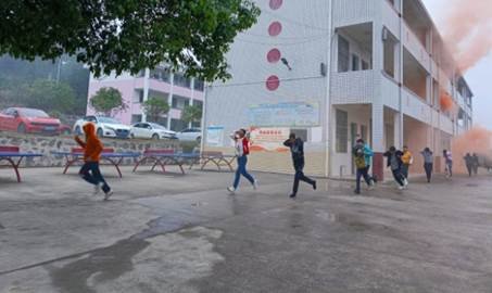 山门镇横溪中学模仿突发事件疏散演练