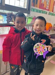 新宁县清江桥乡中间幼儿园开展传统文化花样剪纸手工制作运动