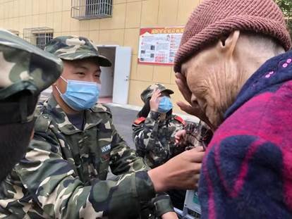 隆回远博特色教育黉舍传递爱心 传承文明