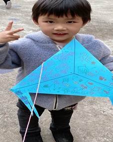 新宁县清江桥乡中间幼儿园开展“创意无穷，放飞梦想”手工制作风筝运动