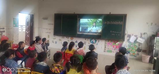 “阔别水域，保护生命”----新宁县清江桥乡中间幼儿园防溺水安全教育专题运动