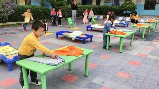 新宁县回龙寺镇中间幼儿园开展风俗养成教育主题运动