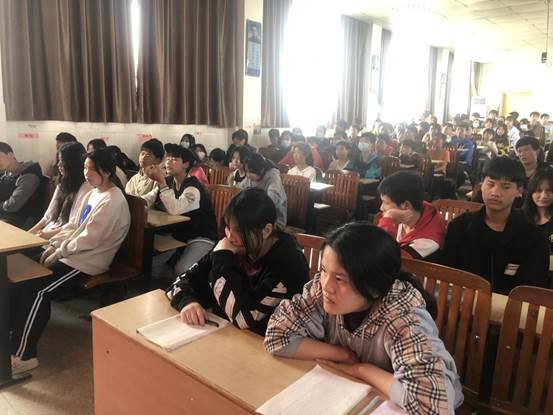 营造温馨家园 争当文明门生 ——谷洲镇中学召开寄宿生会议