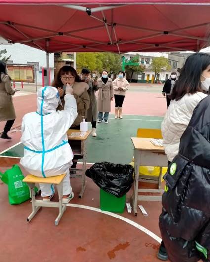 夯实疫情防控安全线——邵阳县白仓完小进行校园核酸抽检