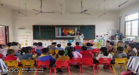 新宁县清江桥乡中间幼儿园开展森林防火安全教育运动