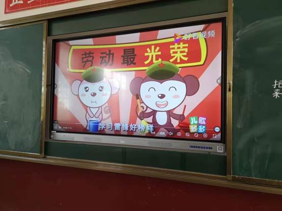 洞口县茶场黉舍举行“怀感恩之心，与雷锋偕行”专题会