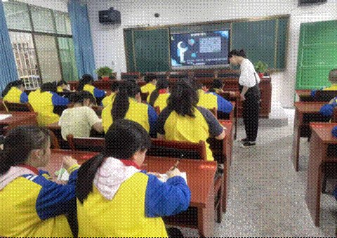 洞口县山门镇市镇完小开展生理健康教育运动