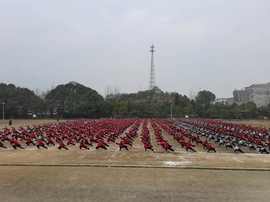 洞口四中举行高一、高二大课间比赛