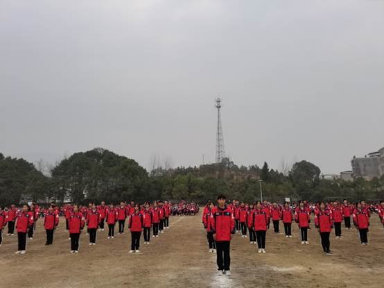 洞口四中举行高一、高二大课间比赛