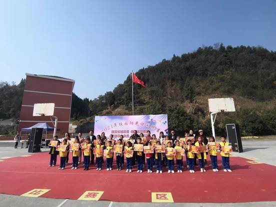 阳光大课间，快乐满校园--洞口县山门镇市镇完小阳光大课间运动比赛