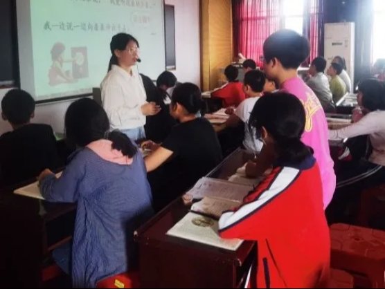 宝剑锋从磨砺出 梅花香自苦寒来║邵东市城区第一完全小学举行实习教师汇报课运动