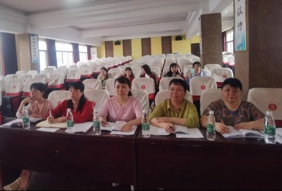 宝剑锋从磨砺出 梅花香自苦寒来║邵东市城区第一完全小学举行实习教师汇报课运动