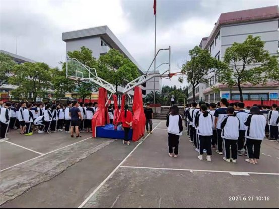 洞口四中召开“防溺水”宣誓大会