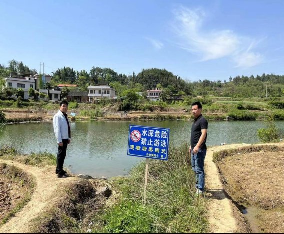 邵阳县白仓镇中间完小加大力度宣传防溺水教育