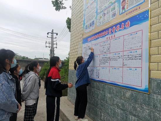 洞口县茶场黉舍举行防溺水签名、宣誓运动