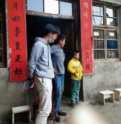 新宁县白沙镇中间小学开展防溺水家访运动