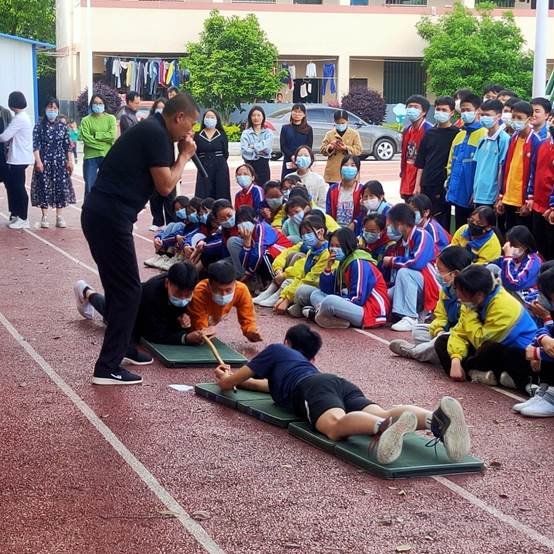 洞口县花古中学开展防溺水应急演练运动