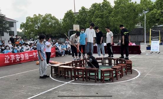 体验式防溺水应急演练  筑牢师生安全“生命线”——洞口县管竹中学开展防溺水应急演练运动