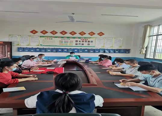 邵阳县下花桥镇五里黉舍开展“千师访万户防溺水安全教育”家访