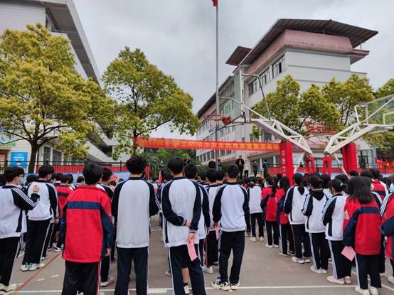 洞口四中开展防溺水安全宣誓暨签名运动