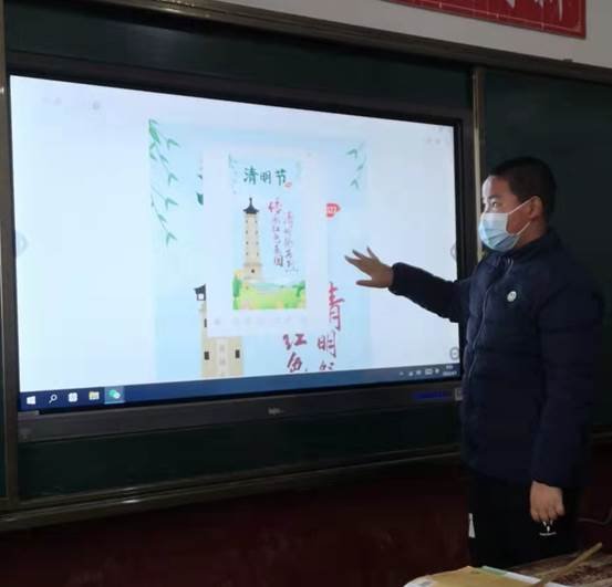 洞口县茶场黉舍开展“网上祭英烈”爱国主义教育运动