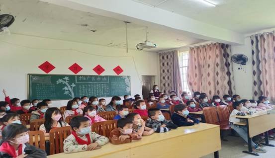 邵阳县下花桥镇和平小学开展“保护生命”安全教育课