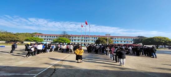 邵阳县下花桥镇双江中学落实防溺水全员签名运动