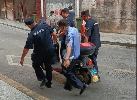 专项整治 安全护航║邵东市城区一完小交通专项整治动真格