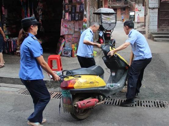 专项整治 安全护航║邵东市城区一完小交通专项整治动真格