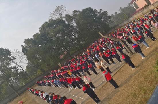 高沙镇中间黉舍向导观摩我校“阳光体育 健康成长”大课间运动