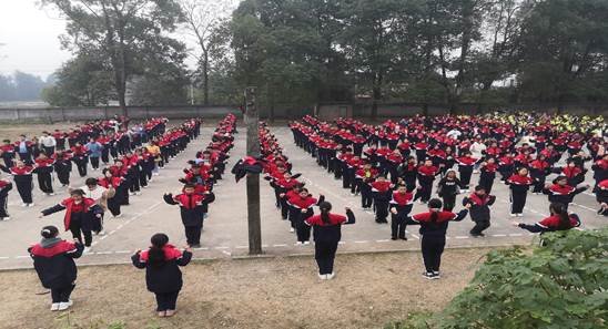 高沙镇中间黉舍向导观摩我校“阳光体育 健康成长”大课间运动