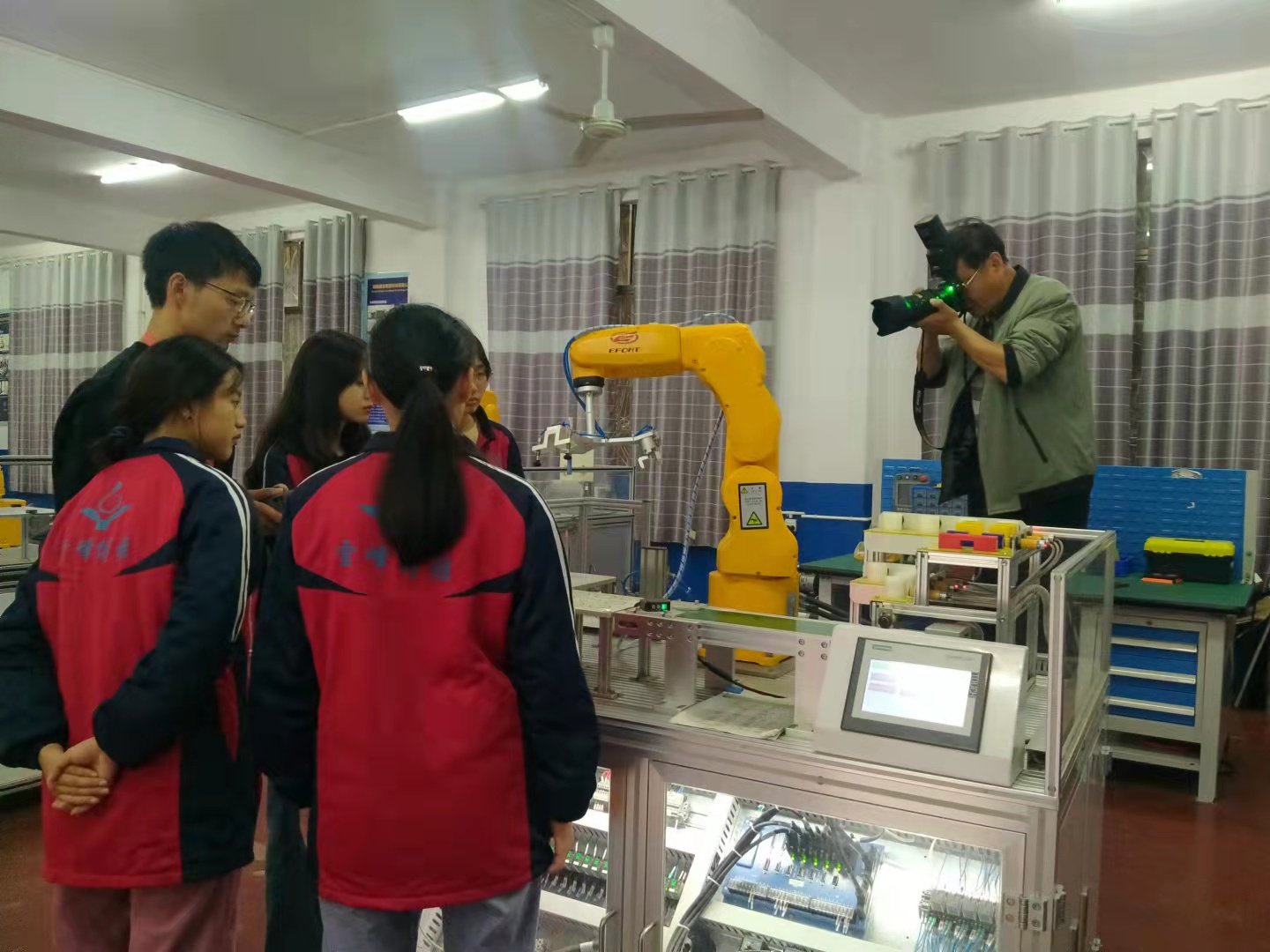 洞口博雅职校办特色专业高薪就业