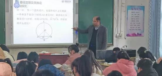 丹心一片育人志 俯首甘为孺子牛