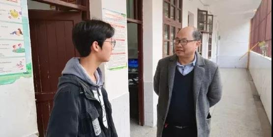 丹心一片育人志 俯首甘为孺子牛