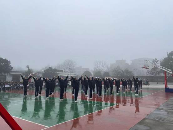 落实“双减”强体质，阳光体操展风采