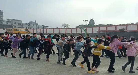 体育课堂学数学 健体增知两相宜