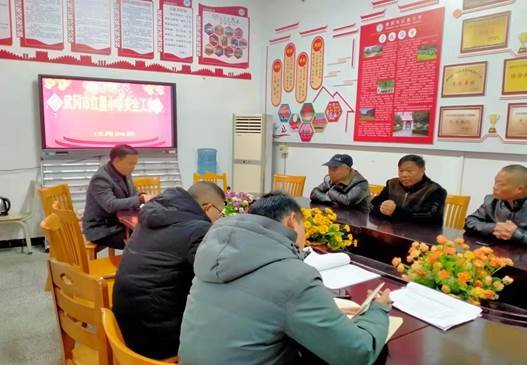 武冈市红星小学召开防雨雪冰冻安全紧急会