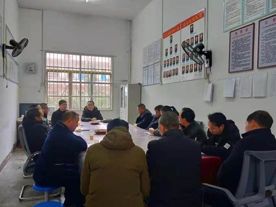 洞口县花古街道中间黉舍向导到临花古中学调研引导工作