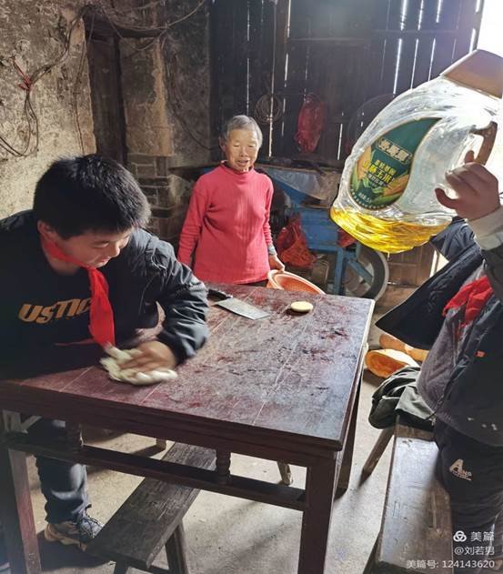 2022年河伯乡源头小学“学习雷锋”运动总 结