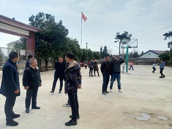 县、镇向导深入洞口县高沙镇大湾小学调研
