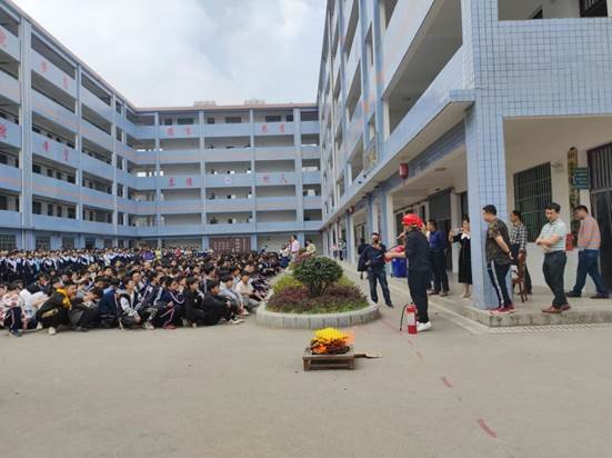 洞口县高沙镇中学开展消防安全疏散演练运动