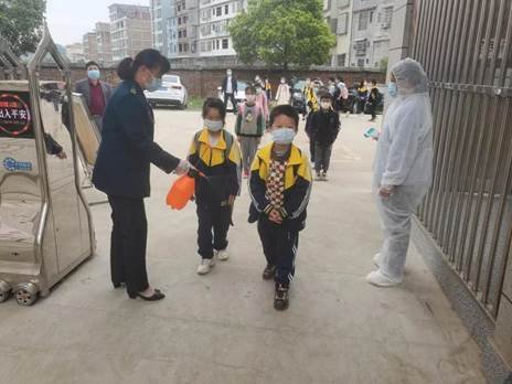 疫情防控我能行——邵阳县白仓中间完小新冠病毒疫情防控应急情景演练运动